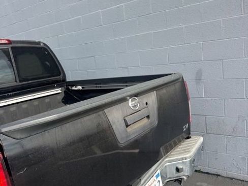Used 2017 Nissan Frontier SV w/ SV Value Truck Package RWD image 4