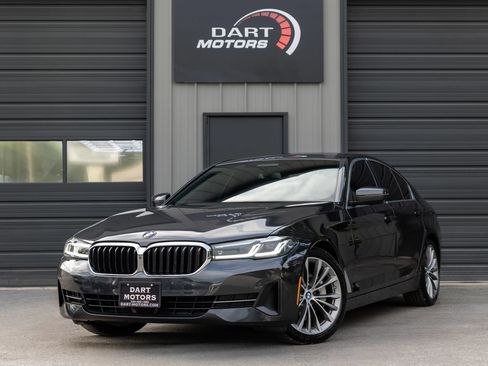 Used 2021 BMW 530i w/ Premium Package RWD image 3
