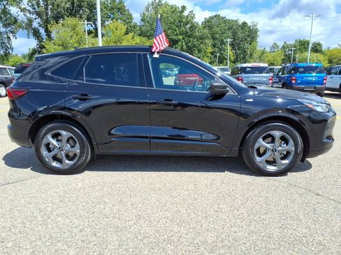 Used 2023 Ford Escape ST-Line w/ Tech Pack #1 AWD/4WD image 9