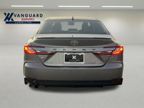 Used 2025 Toyota Camry SE image 4
