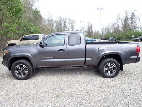 Used 2017 Toyota Tacoma TRD Sport w/ Premium & Technology Package image 6