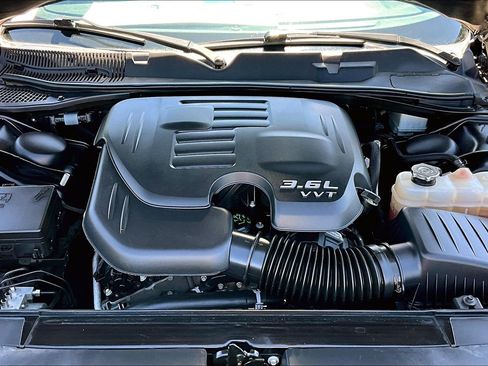Used 2023 Dodge Challenger SXT RWD image 9