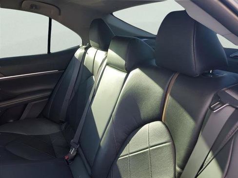 Used 2019 Toyota Camry XLE FWD image 5