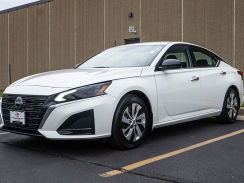 Used 2024 Nissan Altima 2.5 S image 3