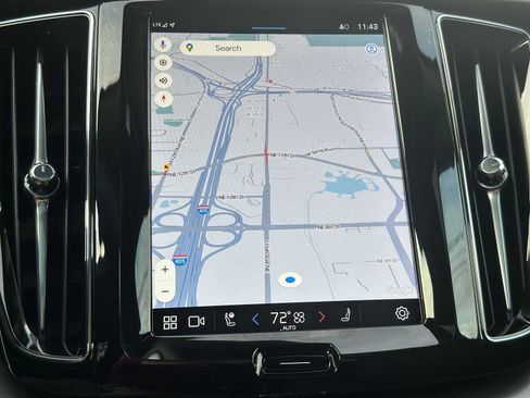 Used 2025 Volvo XC60 B5 Core w/ Climate Package image 27