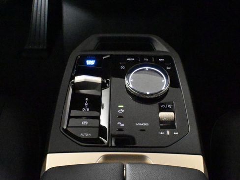 Used 2026 BMW iX xDrive45 w/ Premium Package image 23