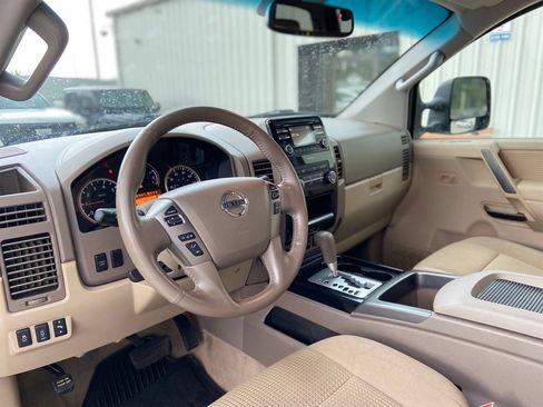 Used 2013 Nissan Titan SV w/ SV Premium Utility Pkg AWD/4WD image 15
