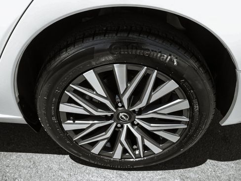 Used 2025 Nissan Altima 2.5 SV AWD/4WD image 8