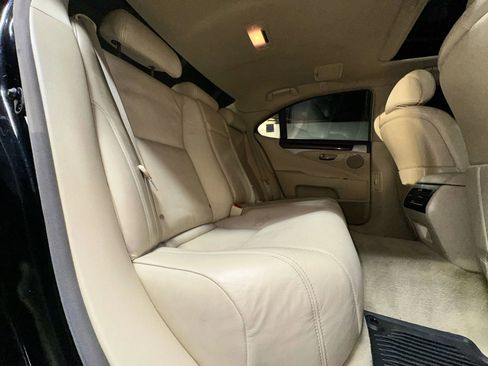 Used 2014 Lexus LS 460 AWD w/ Comfort Package image 31