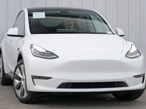 Used 2023 Tesla Model Y Long Range image 4