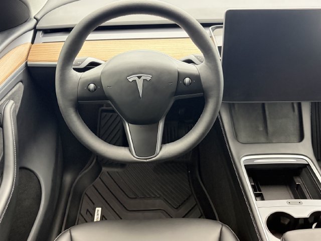 Used 2023 Tesla Model Y Long Range AWD/4WD image 13