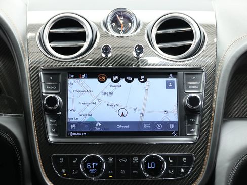 Used 2019 Bentley Bentayga image 37
