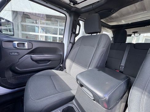 Used 2022 Jeep Wrangler Unlimited Sport image 19
