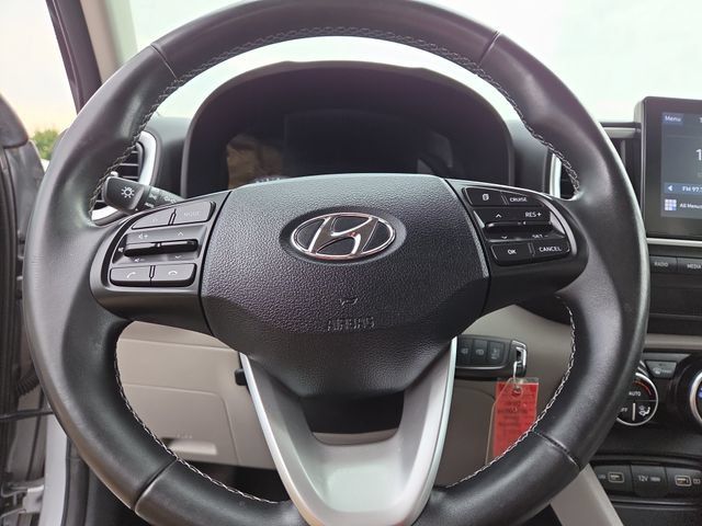 Certified 2022 Hyundai Venue SEL FWD image 16