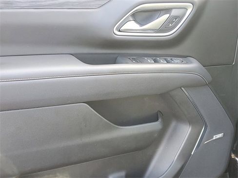 Used 2021 GMC Yukon SLT w/ SLT Premium Package image 16