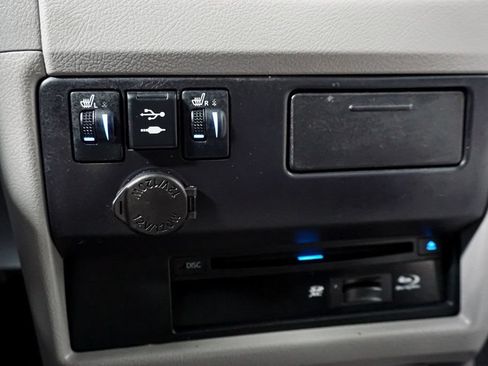Used 2019 Toyota Sienna XLE Premium FWD image 42