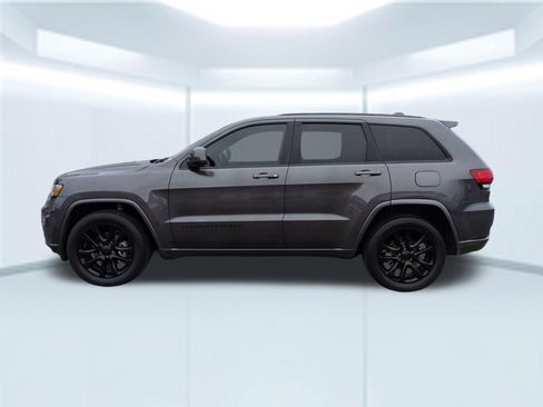 Used 2019 Jeep Grand Cherokee Altitude image 2