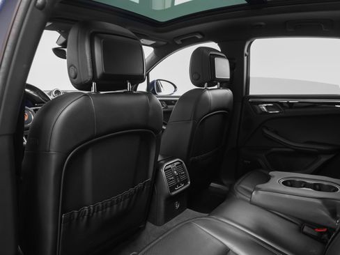 Certified 2018 Porsche Macan Sport Edition AWD/4WD image 39