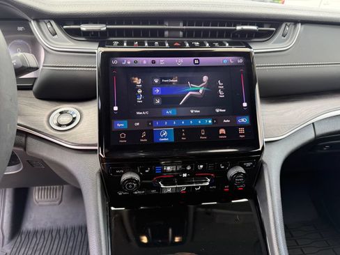 Used 2023 Jeep Grand Cherokee Limited w/ Luxury Tech Group II RWD image 11