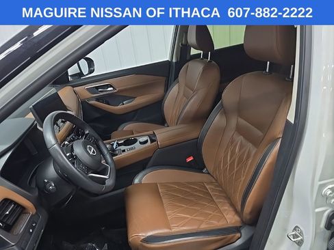 Used 2024 Nissan Rogue Platinum w/ Platinum Premium Package AWD/4WD image 30