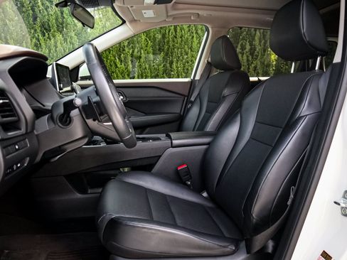 Used 2023 Nissan Rogue SV w/ SV Premium B Package FWD image 7