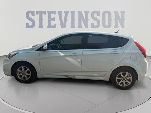 Used 2016 Hyundai Accent SE FWD image 2
