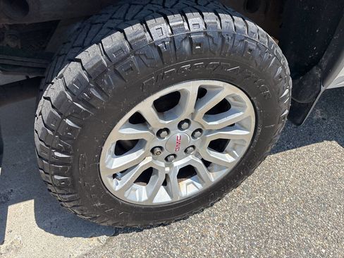 Used 2017 GMC Sierra 1500 SLE w/ Suspension Package, Off-Road AWD/4WD image 10