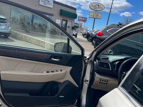Used 2018 Subaru Outback 2.5i Limited image 10