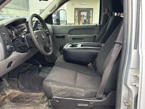 Used 2012 Chevrolet Silverado 2500 W/T w/ Snow Plow Prep Package image 9