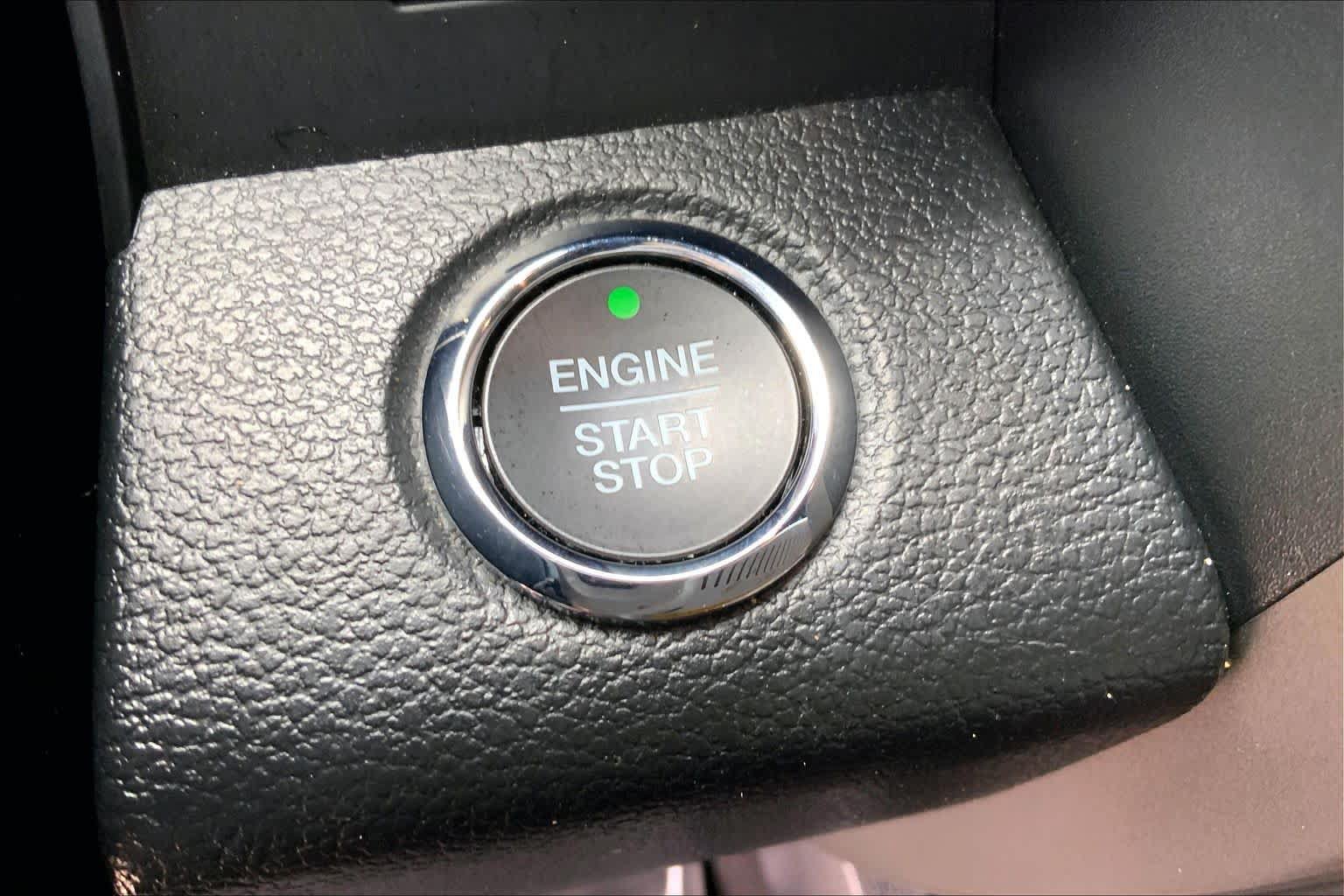 Used 2019 Ford Expedition XLT w/ Equipment Group 202A AWD/4WD image 32
