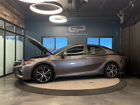 Used 2020 Toyota Camry SE w/ Convenience Package image 23