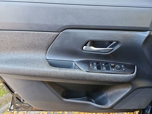 Used 2025 Nissan Kicks SV w/ SV Premium Package image 27