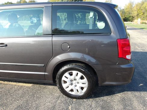Used 2016 Dodge Grand Caravan American Value Package image 31
