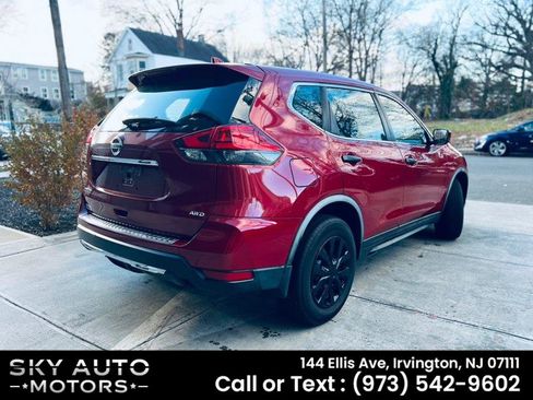 Used 2017 Nissan Rogue S image 4