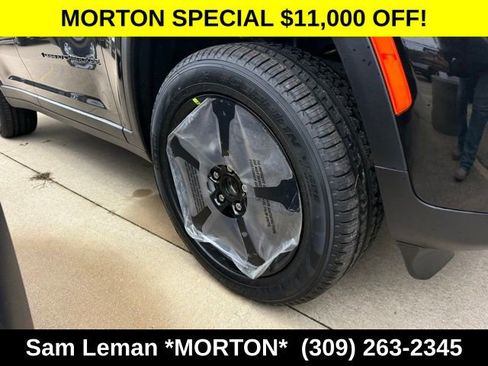 New 2025 Jeep Grand Cherokee Limited w/ Black Appearance Package image 4