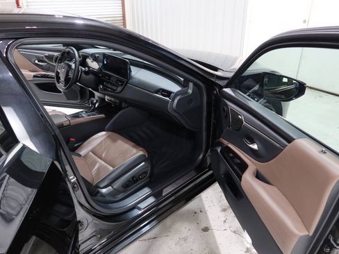 Used 2022 Lexus ES 350 Ultra Luxury w/ Accessory Package 2 FWD image 12
