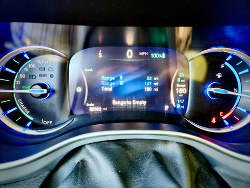 Used 2019 Chrysler Pacifica Touring Plus FWD image 3