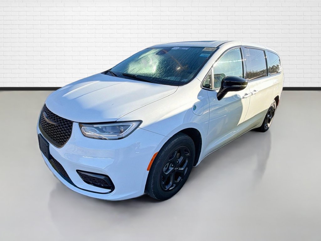 Used 2023 Chrysler Pacifica Limited w/ S Appearance Package FWD image 5