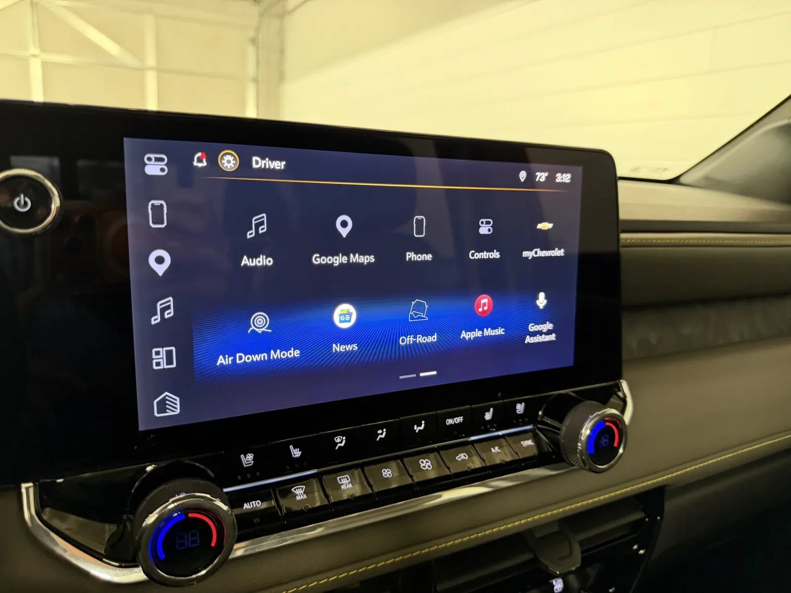 Used 2025 Chevrolet Colorado ZR2 w/ Technology Package AWD/4WD image 23