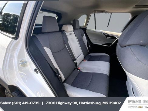 Used 2023 Toyota RAV4 XLE w/ Convenience Package FWD image 22