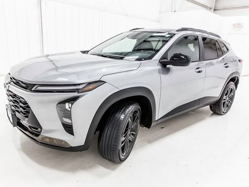 Used 2024 Chevrolet Trax ACTIV image 2