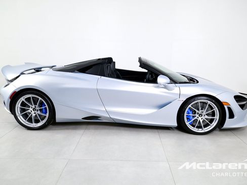 Used 2026 McLaren 750S Spider RWD image 11