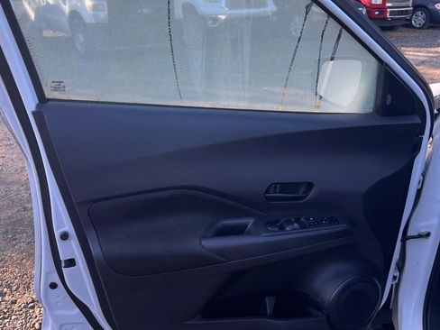 Used 2021 Nissan Kicks S image 3