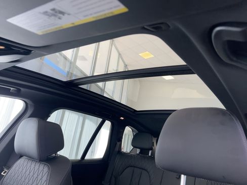 Used 2025 BMW X5 xDrive50e image 16