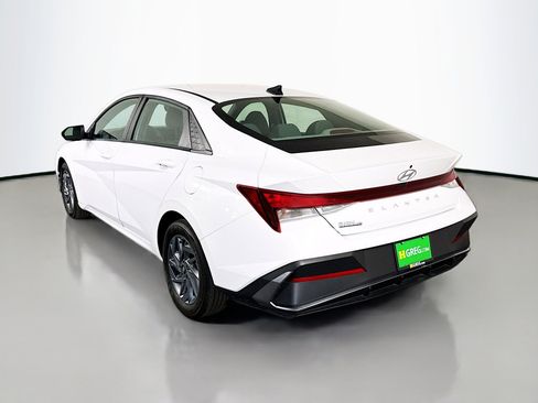 Used 2024 Hyundai Elantra SEL image 7