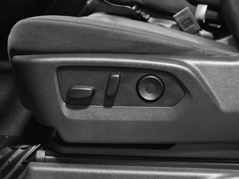 Used 2025 Chevrolet Silverado 1500 LT image 7