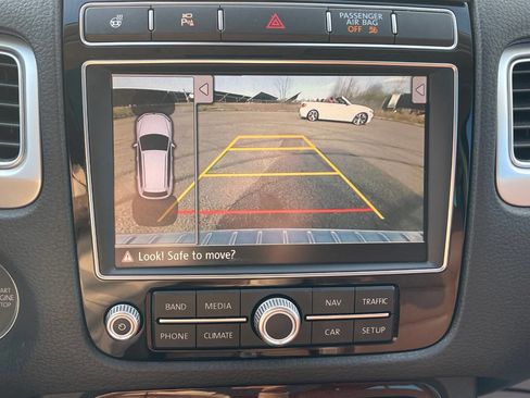 Used 2016 Volkswagen Touareg VR6 image 30