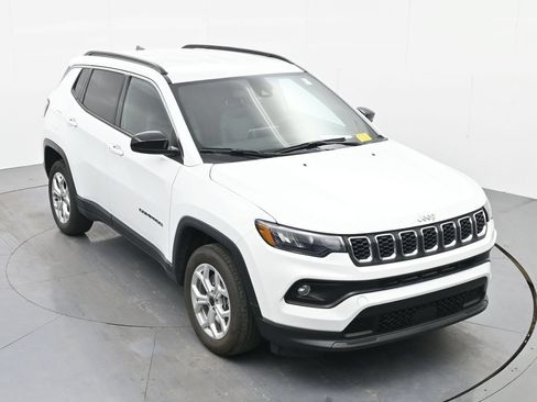 Used 2025 Jeep Compass Latitude AWD/4WD image 22