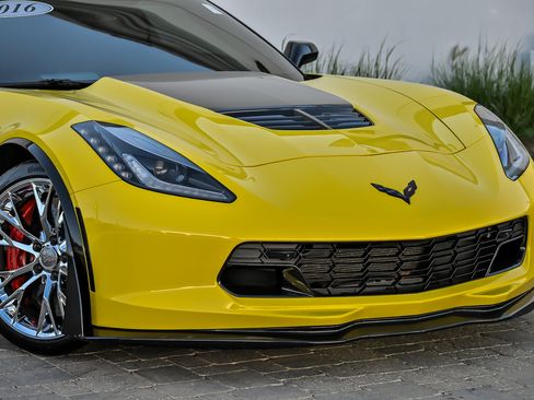 Used 2016 Chevrolet Corvette Z06 w/ 3LZ Preferred Equipment Group RWD image 2