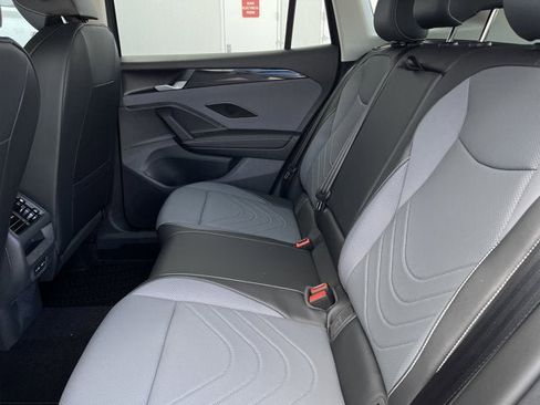 New 2025 Volkswagen Tiguan SE image 25